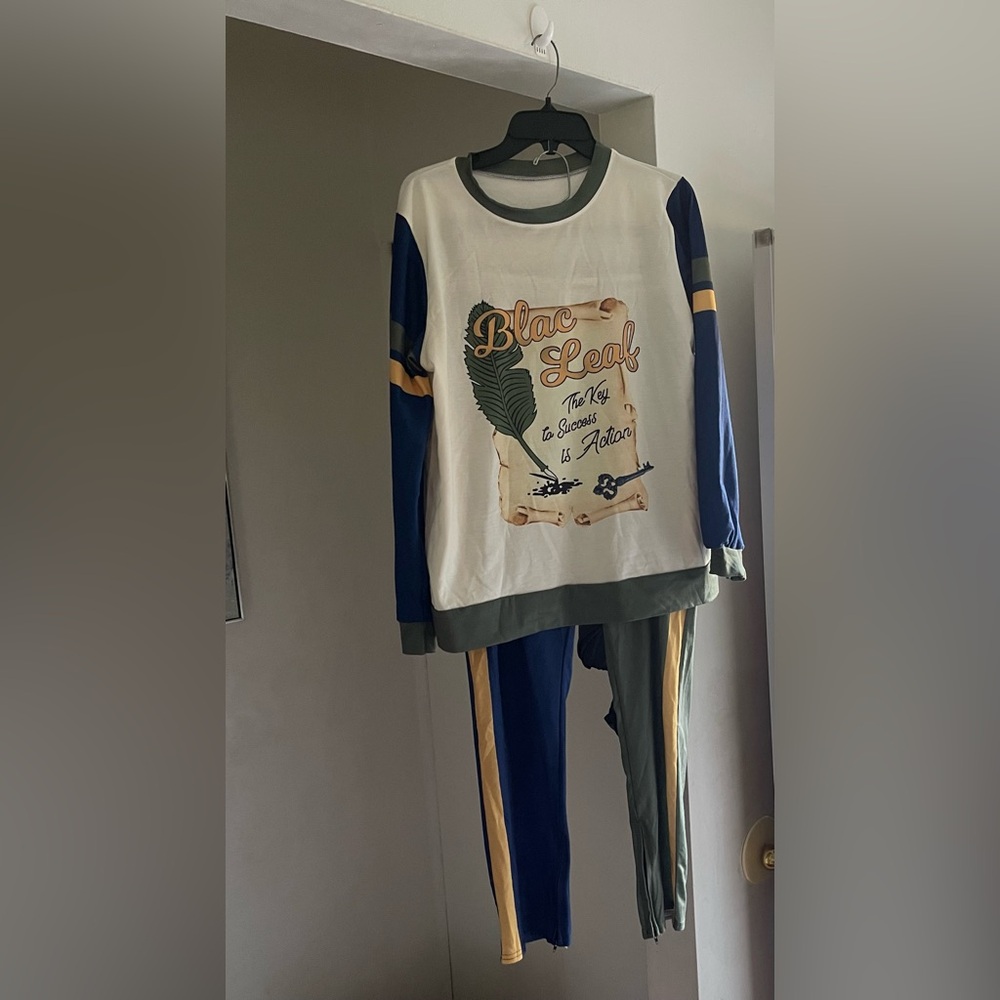 Men’s Blac Leaf Outfit Size Large